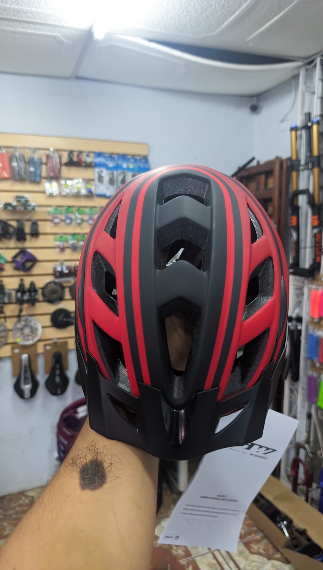 CASCO MTB SECURITY LIGHT M6 GW ROJO