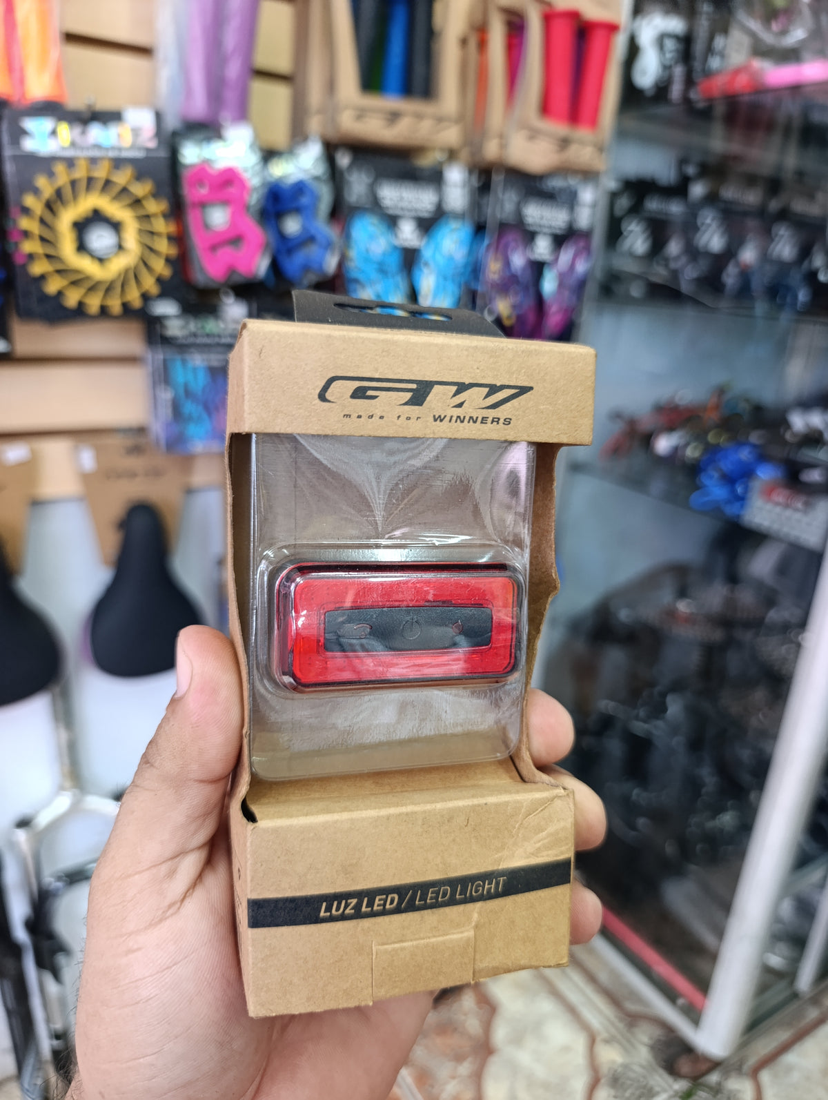 LUZ TRASERA USB CON SENSOR 60LM EBL-3286 PLASTICO