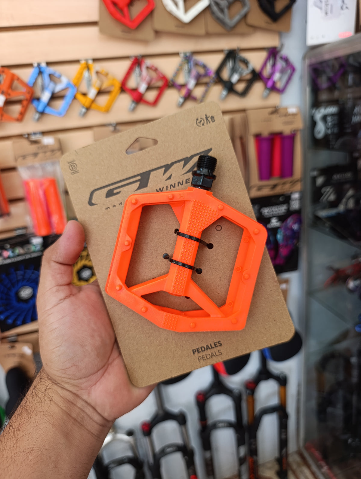 PEDALES MTB PLASTICOS GW COLORES