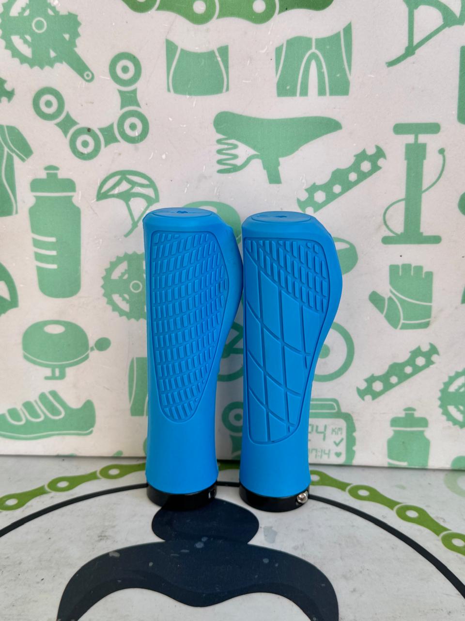 PUÑO DE GOMA CON RESPALDO EN MUÑECA