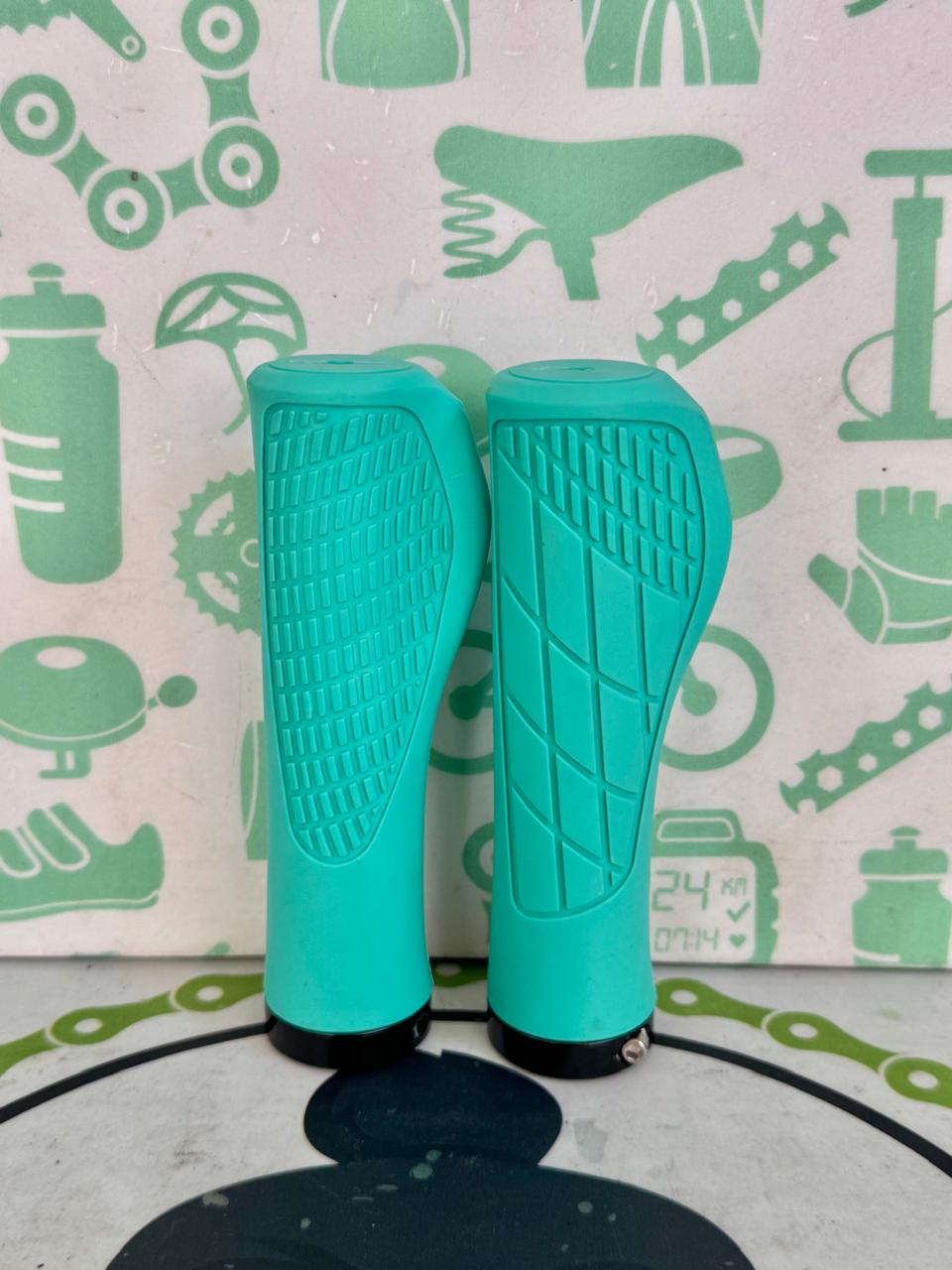 PUÑO DE GOMA CON RESPALDO EN MUÑECA